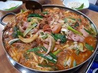 이슈/유머 - 오산,동탄에서 유명한 부대찌개집.jpg