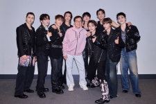 팬토리 - 성룡 배우와 단체 사진