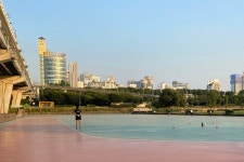 한강변 산책 - Dr. Sparks Columns