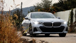 BMW G60 5시리즈 , 한국을 위한 비즈니스 세단이 맞을까? | EVPOST