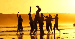 익스트림무비 - 탑건 매버릭에서 비치 발리볼 대신 비치 미식축구가 나온 이유