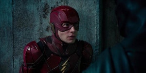 익스트림무비 - [플래시] 그랜트 모리슨, 내가 에즈라 밀러와 작업한 버전은 백 투 더 퓨처 같은 SF영화였다