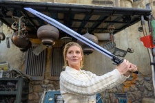 익스트림무비 - 디즈니랜드 방문한 케이티 색호프(만달로리안)