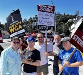 익스트림무비 - 맷 데이먼, 밥 오덴커크 배우조합 파업 참여 모습