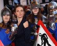 익스트림무비 - 레베카 퍼거슨 ‘왕이 될 아이’ 갈라스크리닝, 런던포토슛 with 패트릭 스튜어트