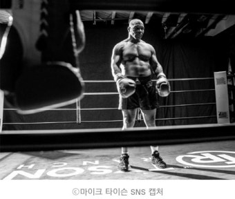 익스트림무비 - 돌아온 핵주먹...마이크 타이슨 15년 전 VS 현재 몸 상태...오늘 복귀전...