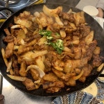 익스트림무비 - 신촌 정통집 돼지김치구이 + 길거리 엄청 한산하네요...