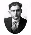 익스트림무비 - 소설가 어니스트 헤밍웨이의 여권사진...