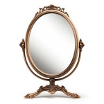 색 배경 에 고립 된 분홍색 거울 의 일러스트레이션 | 프리미엄 사진