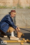 더쿠 - [GQ KOREA] UGG 신은 O.de와 봄의 종로를 걷다가