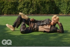 더쿠 - [GQ KOREA] UGG 신은 O.de와 봄의 종로를 걷다가