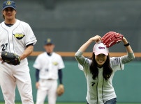프로야구 시구, 누가 잘 던졌을까