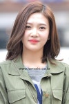 TEN PHOTO 조이 중단발로 싹둑보고있나 육성재뮤직뱅크 출근길 | 텐아시아 [TEN PHOTO] 조이, 중단발로 ‘싹둑...‘보고있나? 육성재’... 