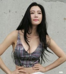 역시 클라라…운동 중 드러나는 선명한 복근 눈길 | 한국경제 역시 클라라…운동 중 드러나는 선명한 복근 눈길