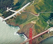 금문교 위를 나는 태양광 비행기 | 한국경제 금문교 위를 나는 태양광 비행기