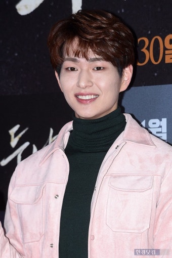 HEI포토 샤이니 온유 소년미 넘치는 미소 | 한경닷컴 [HEI포토] 샤이니 온유, '소년미 넘치는 미소'