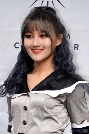 드림캐쳐 시연, 비현실적인 인형 미모 | 한국경제 [포토] 드림캐쳐 시연, '비현실적인 인형 미모'