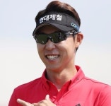 최진호 선두에 1타 뒤진 공동 4위… 2승 고지 보인다 | 한경닷컴 최진호, 선두에 1타 뒤진 공동 4위… '2승 고지 보인다'