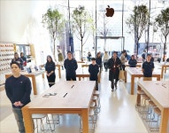 애플 가로수길’ 27일 개장 | 한국경제 ‘애플 가로수길’  27일 개장