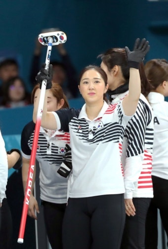 여자 컬링 시청률 SBS 1위 … 윤형기 한국팀 은메달은 빙판 위의 기적 | 한경닷컴 여자 컬링 시청률 SBS 1위 … 윤형기 