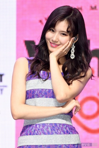 포토 트와이스 사나 여신이 따로 없네 | 한경닷컴 [포토] 트와이스 사나, '여신이 따로 없네~'