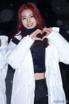 포토 ITZY 유나 막내의 깜찍한 하트 | 한경닷컴 [포토] ITZY 유나, '막내의 깜찍한 하트~'