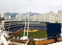 MLB 부럽지 않은 마산구장 | 한국경제 MLB 부럽지 않은 마산구장 