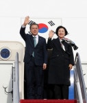 문 대통령, 방미일정 돌입…내일 새벽 트럼프와 2시간 회담 | 한국경제  문 대통령, 방미일정 돌입…내일 새벽 트럼프와 2시간 회담