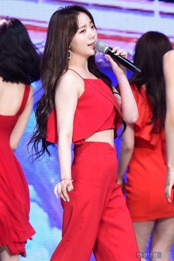 포토 러블리즈 케이 노래하는 모습이 아름다운 꽃케이 | 한경닷컴 [포토] 러블리즈 케이, '노래하는 모습이 아름다운 꽃케이'