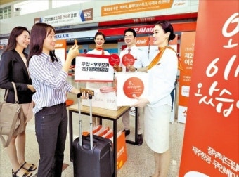 제주항공 무안공항 기점 승무원 늘렸어요 | 한국경제 제주항공 