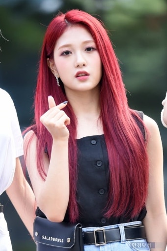 프로미스나인 이서연, 사랑스럽게 하트~ | 한국경제 [포토] 프로미스나인 이서연, '사랑스럽게 하트~'