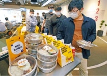 오피스 점심전쟁…찾아가는 구내식당 뜬다 | 한경닷컴 오피스 점심전쟁…찾아가는 구내식당 뜬다