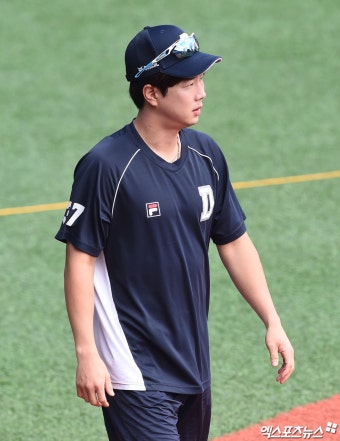 박건우 훈련하러 갑니다 | 한국경제 박건우 '훈련하러 갑니다'[포토]