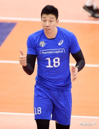 현대캐피탈한국전력 신영석 포함 33 대형 트레이드 단행 | 한경닷컴 현대캐피탈-한국전력, 신영석 포함 3:3 대형 트레이드 단행