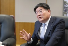 김용진 국민연금공단 이사장 공단 존재 이유는 국민 | 한국경제 [인터뷰] 김용진 국민연금공단 이사장 공단 존재 이유는 국민