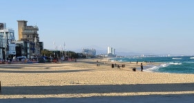 들어가지 말래도… 해돋이 명소 통제선 넘은 관광객 눈살 | 한국경제 들어가지 말래도… 해돋이 명소 통제선 넘은 관광객 눈살