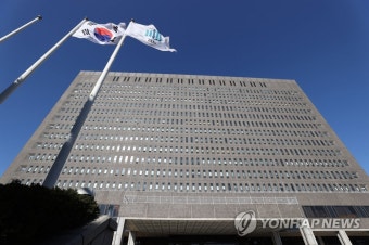 서울중앙지검 직원 1명 코로나 확진…청사 긴급방역 | 한경닷컴 서울중앙지검 직원 1명 코로나 확진…청사 긴급방역
