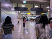 미로 같은 수원역 출구…첫 방문자 241m 가는데 56분 소요 | 한국경제 미로 같은 수원역 출구…첫 방문자 241m 가는데 56분 소요