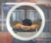 경기 어제 186명 확진…이틀 연속 100명대 | 한국경제 경기 어제 186명 확진…이틀 연속 100명대