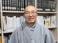 부산 대원정사 법상스님이 울리는 목탁소리 | 한국경제 부산 대원정사 법상스님이 울리는 목탁소리