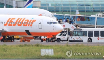 에어서울·제주항공 여객기 충돌…기체 손상 모르고 운항 아찔 | 한국경제 에어서울·제주항공 여객기 충돌…기체 손상 모르고 운항 '아찔'