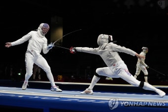 올림픽 펜싱 사브르 세계 1위 오상욱 첫판 쾌승…김정환도 승리 | 한경닷컴 -올림픽- 펜싱 사브르 세계 1위 오상욱 첫판 쾌승…김정환도 승리