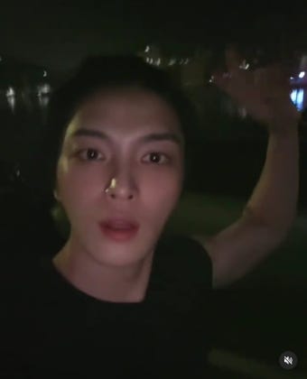 김재중 어둠을 밝히는 외모바다에 왔습니다TEN | 텐아시아 김재중, 어둠을 밝히는 외모...