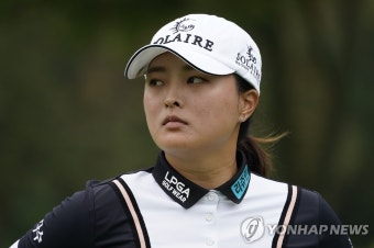 고진영, LPGA 파운더스컵 1R 선두권…타이틀 방어 파란불 | 한국경제 고진영, LPGA 파운더스컵 1R 선두권…타이틀 방어 '파란불'