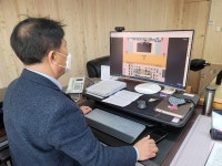 마스크 없는 행사…양산 오봉초 메타버스 졸업식 눈길 | 한국경제 마스크 없는 행사…양산 오봉초 메타버스 졸업식 눈길
