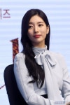 볼살 실종된 수지, 가까이서 보니 더 예쁘네 | 한국경제 볼살 실종된 수지, 가까이서 보니 더 예쁘네