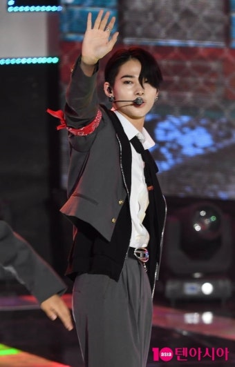 TEN 포토 엔하이픈 니키 심쿵 눈맞춤 | 텐아시아 [TEN 포토] 엔하이픈 니키 '심쿵 눈맞춤' | 텐아시아