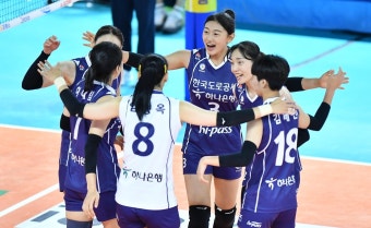 도로공사·현대건설 컵대회 준결승 진출…인삼공사·페퍼는 탈락(종합) | 한국경제 도로공사·현대건설 컵대회 준결승 진출…인삼공사·페퍼는...