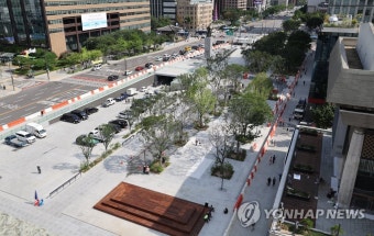 답답했던 차도가 시원한 정원으로…휴식공간 깃든 광화문광장 | 한국경제 답답했던 차도가 시원한 정원으로…휴식공간 깃든 광화문광장