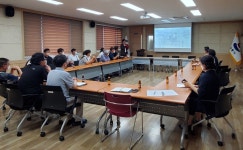 강릉 커피거리에 여행자센터 트레블 라운지 건립 | 한국경제 강릉 커피거리에 여행자센터 트레블 라운지 건립
